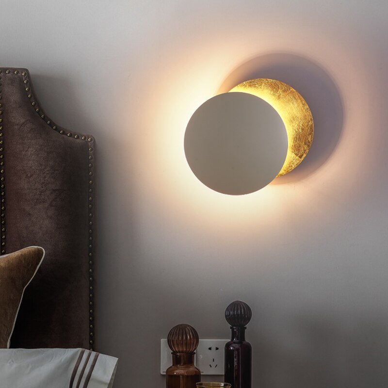 Artistieke Wandlamp met Unieke Lichtreflecties