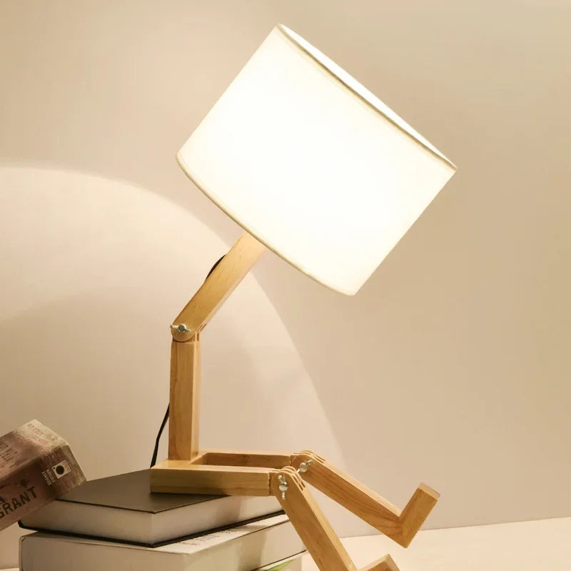 Speelse Houten Tafellamp met Boekenhouder